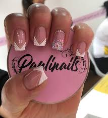 A pesar de su nombre, las uñas no paran nunca de crecer por lo que no debes tomar el adjetivo permanente literalmente. Pin De Crisol Lares En Esmalte Semipermanente Manicura Para Unas Cortas Unas Bellas Decoradas Unas Decoradas Manos
