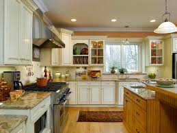 Who says your kitchen island has to be the same color as your cabinets? Off White Kitchen Cabinets With Contrasting Island Traditional Kitchen New York By Creative Design Construction Inc Houzz Ie