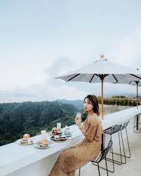 Wanita cantik muslimah indonesia dengan gaya busana dan tren mode tahun ini. 26 Cafe Cantik Di Bali 2021 Secret Spot Para Celebgram