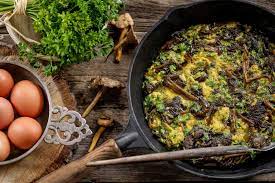 Omelette Aux Chanterelles Ail Et Persil Une Recette D Automne Recette Chanterelle Recette Omelette Champignons Cuisine Vegetarienne