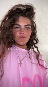 Jen Hyde's Instagram, Twitter & Facebook