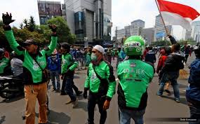 Solo drivers app 1.2.0 update. Pengemudi Taksi Terlibat Cekcok Dengan Ojek Online Di Solo Okezone News