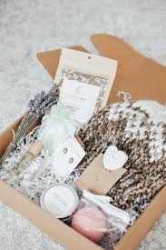 Discover Seasonal Subscription Box Canadian Subscription Box Health And Wellness Box Gif Cute Christmas Gifts Birthday Presents For Mom Natural Gift Baskets