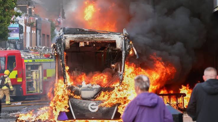 Police blast water cannons at Belfast protesters amid unrest : NPR