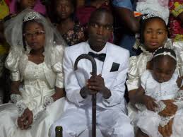 This opens in a new window. Huit Femmes Pour 3 Hommes Vive La Polygamie Biblique Lubumbashi