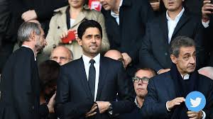 Con ella disfruta de tener una casa valuada en 32 millones de dólares y además un ferrari de oro en su cochera. Insult The President Of The Psg After Arriving To Barcelona Videos