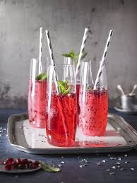 Granatapfel Drink Mit Prosecco Und Minze Von Bellagiora Chefkoch Granatapfel Minze Getranke