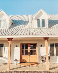 The Grass Is Always Greener On The Other Side Of The Fence Story Alli The Festive Farmhouse On Instagram They Say The Grass Is Always Greener On The Other Side Of The Fence Farmhouse Style Exterior Farmhouse Old Houses
