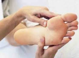 ayakta sinir sikismasi belirtileri ve tedavisi