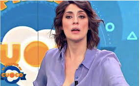 Marco travaglio è nato a torino il 13 ottobre del 1964, è alto 175 centimetri e pesa 70 chili. Fatta Fuori Dalla Rai Per Colpa Di Salvini Marco Travaglio Si Inventa La Menzogna Cosi Elisa Isoardi Gli Tappa La Bocca Mag 24 Informazione Indipendente