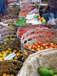 Fruits Et Legumes Frais Sur Les Etals Du Marche A Ubud En 2020 Fruits Et Legumes Frais Cours De Cuisine Recettes De Tempeh