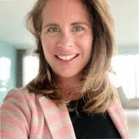 Laura Bay's Instagram, Twitter & Facebook