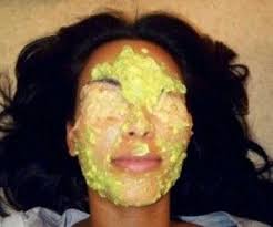 الأطباء يخفونها طريقة تعيدك إلى 25 في سن 40 دون جراحة بوتوكس اقرئي In 2020 Avocado Beauty Benefits Avocado Beauty Avocado Face Mask