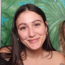 Simran Makker's Instagram, Twitter & Facebook