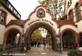 The zoo is near to the zoologischer garten train station. Dcwt6wlf9jrfgm