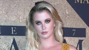 Jerry Seinfeld visits local businesses while in Green Bay for another  stand-up show