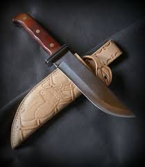 Un Etui Pour Le Couteau De Mon Copain Damien Hobbycuir Mon Site Sur Le Travail Du Cuir Couteau Cuir Travail Du Cuir
