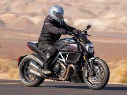 Mc Comparo Ducati Diavel Carbon Vs Honda Valkyrie Vs Star Vmax Honda Valkyrie Ducati Diavel Carbon Ducati Diavel