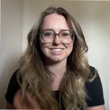 Betsy Yates's Instagram, Twitter & Facebook