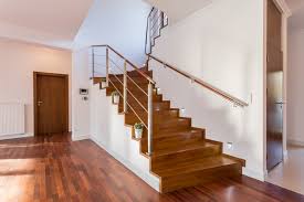 Un escalier en bois demande soin et entretien. Astuces De Nettoyage Pour Entretenir Un Escalier En Bois Basco Menuiserie