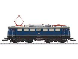 Db die piko e10 ist für ein nachrüsten mit sounddecoder und großem lautsprecher vorbereitet. Marklin 55015 Db E Lok Br E10 1 Ep 3 Gealtert Menzels Lokschuppen Onlineshop