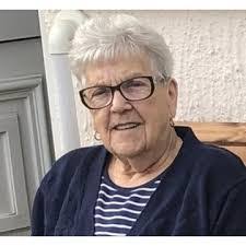 Brenda Slack's Instagram, Twitter & Facebook