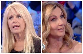 Maria teresa ruta è una delle conduttrici italiane rimaste nel cuore del pubblico per la sua estrema sensibilità e professionalità. Maria Teresa Ruta E Lorella Cuccarini Che Cosa E Successo