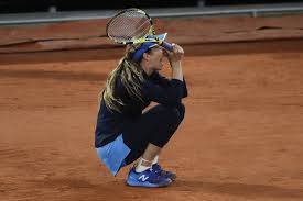 Nun treffen collins und barty in der 2. The Latest 19 Year Old Swiatek Into French Open Semifinals