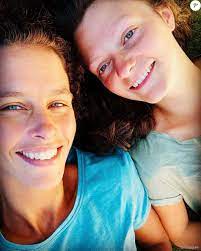 Clémence castel voit le jour le 1er octobre 1984 à foix. Clemence Castel Aventuriere De Koh Lanta Est Maman De Deux Garcons Et En Couple Avec Marie Purepeople