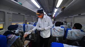 Sebab Calon Penumpang Kereta Antre Rapid Test Antigen Di Stasiun Gambir Metro Tempo Co