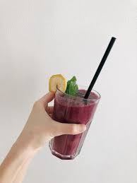 Membuat jus wortel dengan blender atau prosesor makanan. 5 Resep Jus Detoks Buat Dietmu