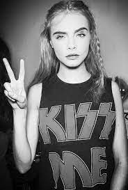 Epingle Par Ida Hanhiniemi Sur Cara Cara Delevingne Atebas Cheveux Visages Feminins