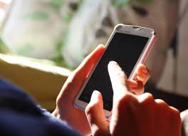 親のスマホ依存でスマホ ネグレクトやプチ虐待が静かに進行 ガールズちゃんねる Girls Channel