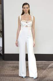 Dans le top des tendances, le pantalon 7/8e ou le pantacourt se porte dans une version cool le jour, en toile de coton, avec des tennis, et dans une. Pin Auf Haut Couture