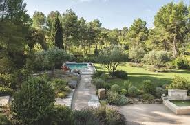 Maison Familiale Renovee En Provence Jardin Paysager Jardins Design Jardin