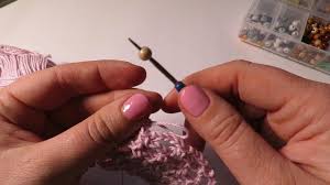 Man beginnt luftmaschen zu häkeln. Der Perlentrick Hakeln Mit Perlen Youtube