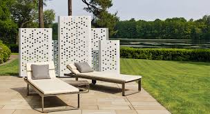 Economiser l'énergie et l'eau à la maison. 5 Inspirations Pour Oser Les Panneaux Decoratifs Au Jardin