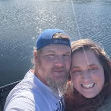 ALIEN SEX Green Layer: 2 oz. (60ml) Midori 2 oz. (60ml) Sour Apple Pucker  Ice Blue Layer: 2 oz. (60ml) Island Punch Pucker 2 oz. (60ml) Blue  Raspberry Vodka 2 oz. (60ml)