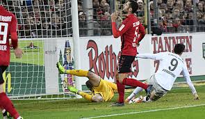 Für letzteres müssen die bayern bei 74 zählern in freiburg und gegen augsburg gewinnen. Bundesliga Sc Freiburg Gegen Bayern Munchen Im Liveticker Zum Nachlesen