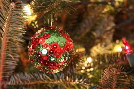 Basteln Mit Styroporkugeln Zu Weihnachten Schone Bastelideen Fur Gross Klein Styroporkugel Deko Basteln Bastelarbeiten