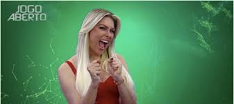 Renata traduz perfeitamente o que é ter atitude, além da beleza ela mostrou que estava disposta a conquistar o brasil por sua inteligência e competência. Renata Fan Faz Convite Irrecusavel Com Foto Sexy Pra Lembrar Voces