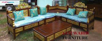 Kursi tamu kayu jati minimalis terbaru harga murah model desain ruang set sofa meja dudukan 3 2 1 dan nakas pojok 1 jepara mewah klasik modern cocok sekali untuk menyambut tamu di rumah atau di kantor dengan dudukan yang nyaman. Kursi Tamu Sudut Ukir Mawar