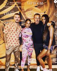 Un choc des titans en terme de vente de disques, qui pourraient bien décider de faire cause commune. M Pokora Et Christina Milian Avec Jean Roch Et Sa Femme Anais A La Gioia A Saint Tropez Le 15 Juillet 2020 Purepeople