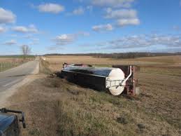 Manure tanker overturns near Elmwood