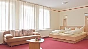 Alle zimmer im hotel haus am stein verfügen über ein eigenes bad. Zimmer Gasteinformationen Clubhotel Haus Am Stein In Winterberg