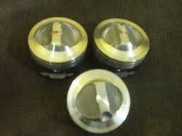 There was good amount of volume available in low gain and in high gain, it was skull rattling powerful for the second or so i cranked the volume up. Piston Motomania