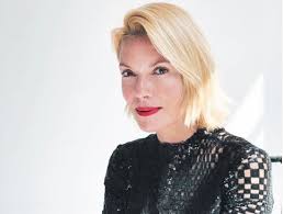Πλέον, το μοντέλο και παρουσιάστρια του shopping star έχει επιστρέψει. Biky Kagia Ananewse Ta Mallia Ths Sto Parisi Eretikos Gr