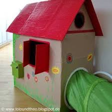 Un Theatre Colore Fait Maison A Partir De Boites En Carton Sortie Ar Avec Images Maison Pour Enfants En Carton Cabane En Carton