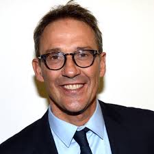 Pour la première fois en direct et en quotidien à la télévision, julien courbet, entouré d'avocats et d'experts va tout tenter pour résoudre vos problèmes mais aussi apporter des infos juridiques et conseils spécifiques. Ca Peut Vous Arriver Julien Courbet S Accroche Violemment Avec Un Auditeur Femme Actuelle Le Mag