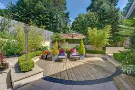 Die für den bau der terrasse verwendeten balken sollten bereits vor dem verarbeiten druckimprägniert sein. Garten Terrasse Anlegen 30 Ideen Fur Den Terrassenboden
